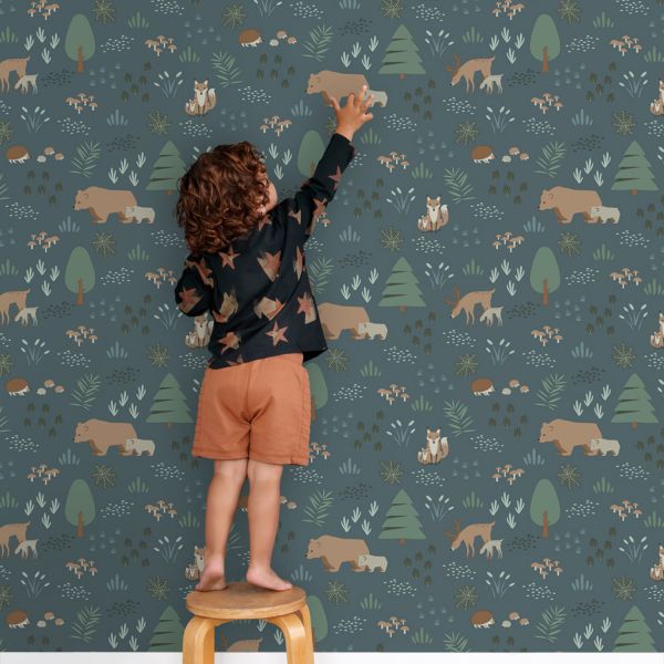 Estahome Bos Met Bosdieren Behang II - 0,53 x 10,05 m - Vergrijsd Blauw Estahome Bos Met Bosdieren Behang II - 0,53 x 10,05 m - Vergrijsd Blauw