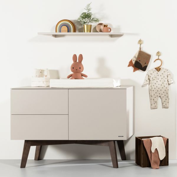 Kidsmill Sixties Babykamer Oatmeal / Walnoot | Bed 60 x 120 cm + Commode