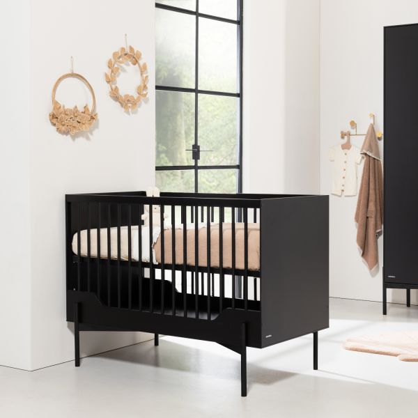 Kidsmill Boutique Babykamer Zwart Mat | Bed 60 x 120 cm + Commode + Kast 2-Deurs