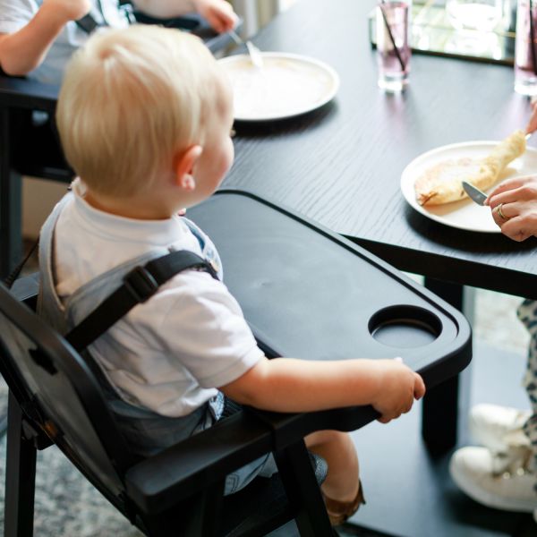Puck Plain Kinderstoel Met Kussen Zwart